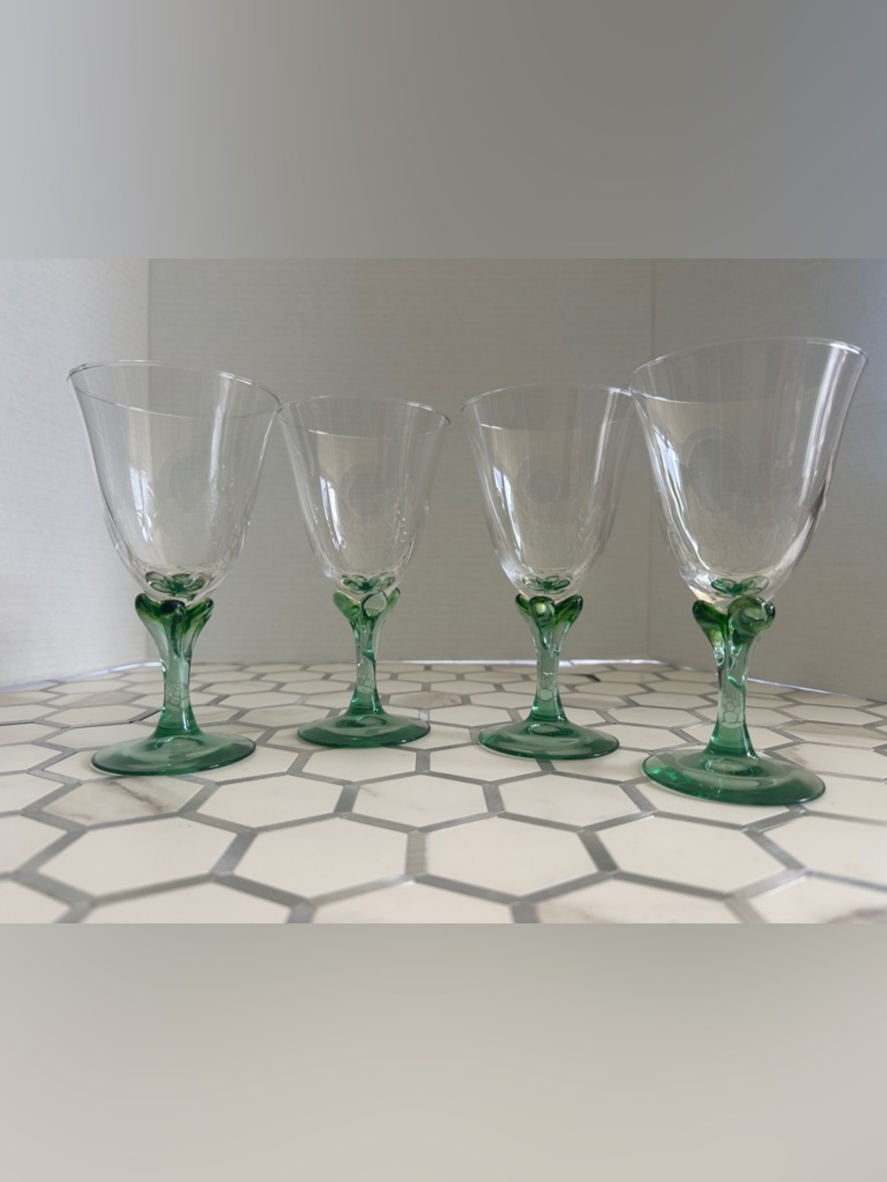 Vintage Arcoroc France Emerald Green Stem Wine Glasses — Set of 4